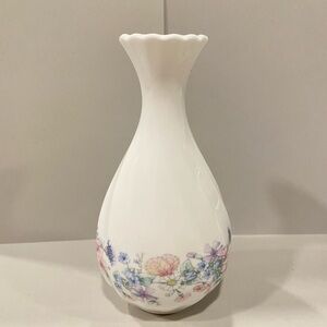 Wedgewood Bud Floral Vase‎ Mint 5 Inch Cottagecore
